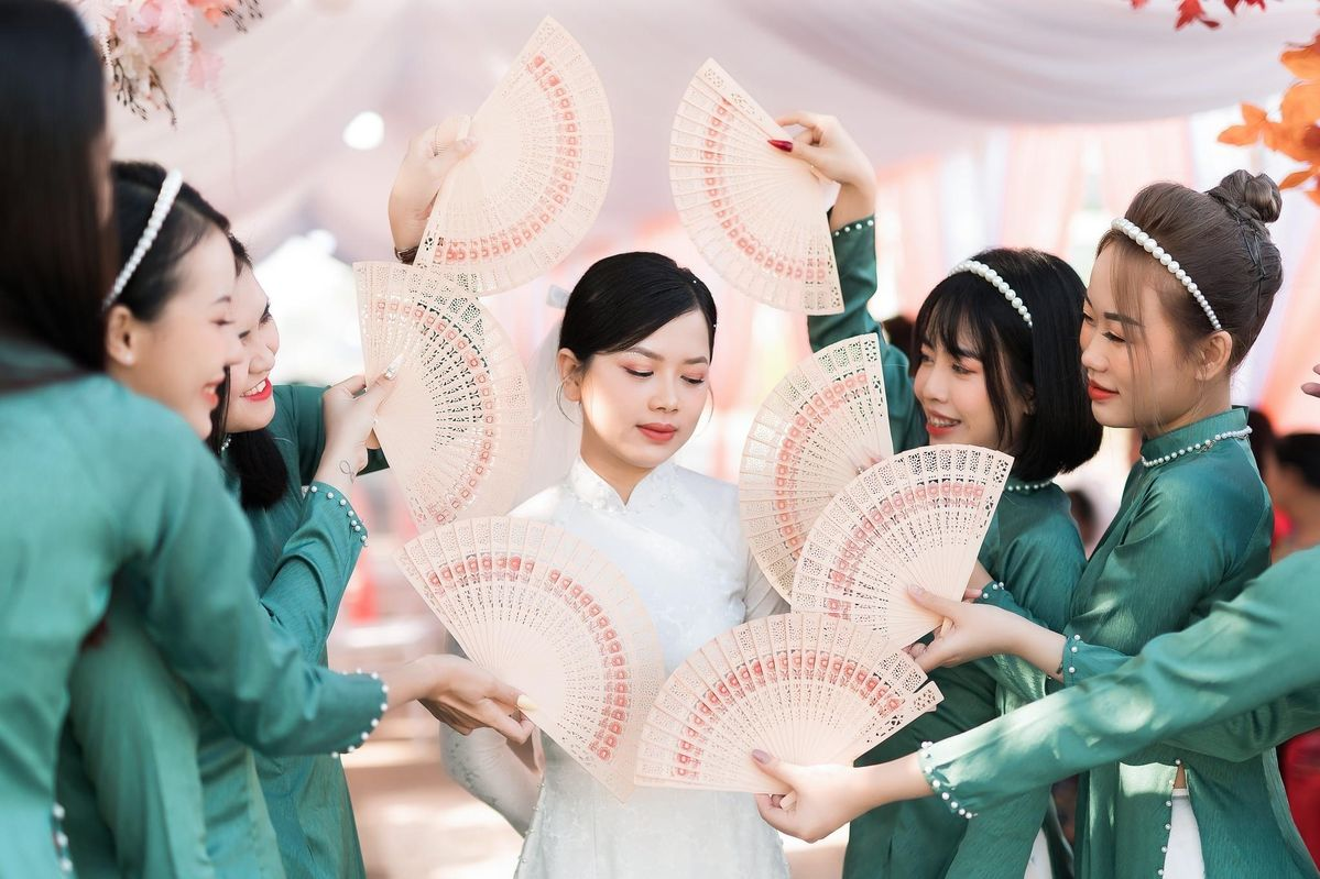 Nghi thức bưng quả truyền thống trong lễ cưới Việt Nam